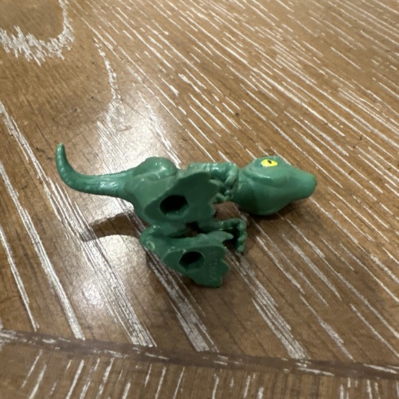 Jurassic World‎ Camp Cretaceous Blue Green Raptor Dinosaur Action Figure 2.5" - Picture 3 of 3